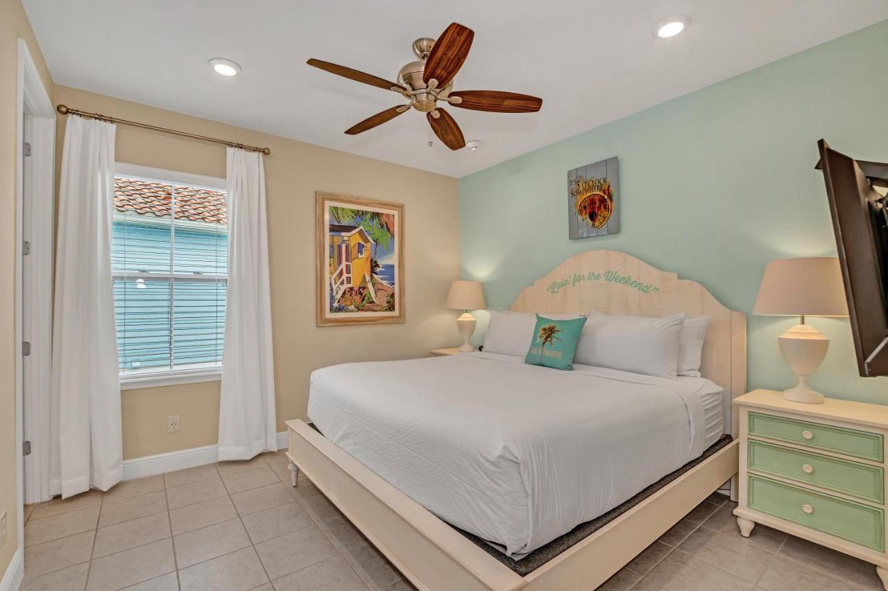 Villa 8036 Shaker Street
