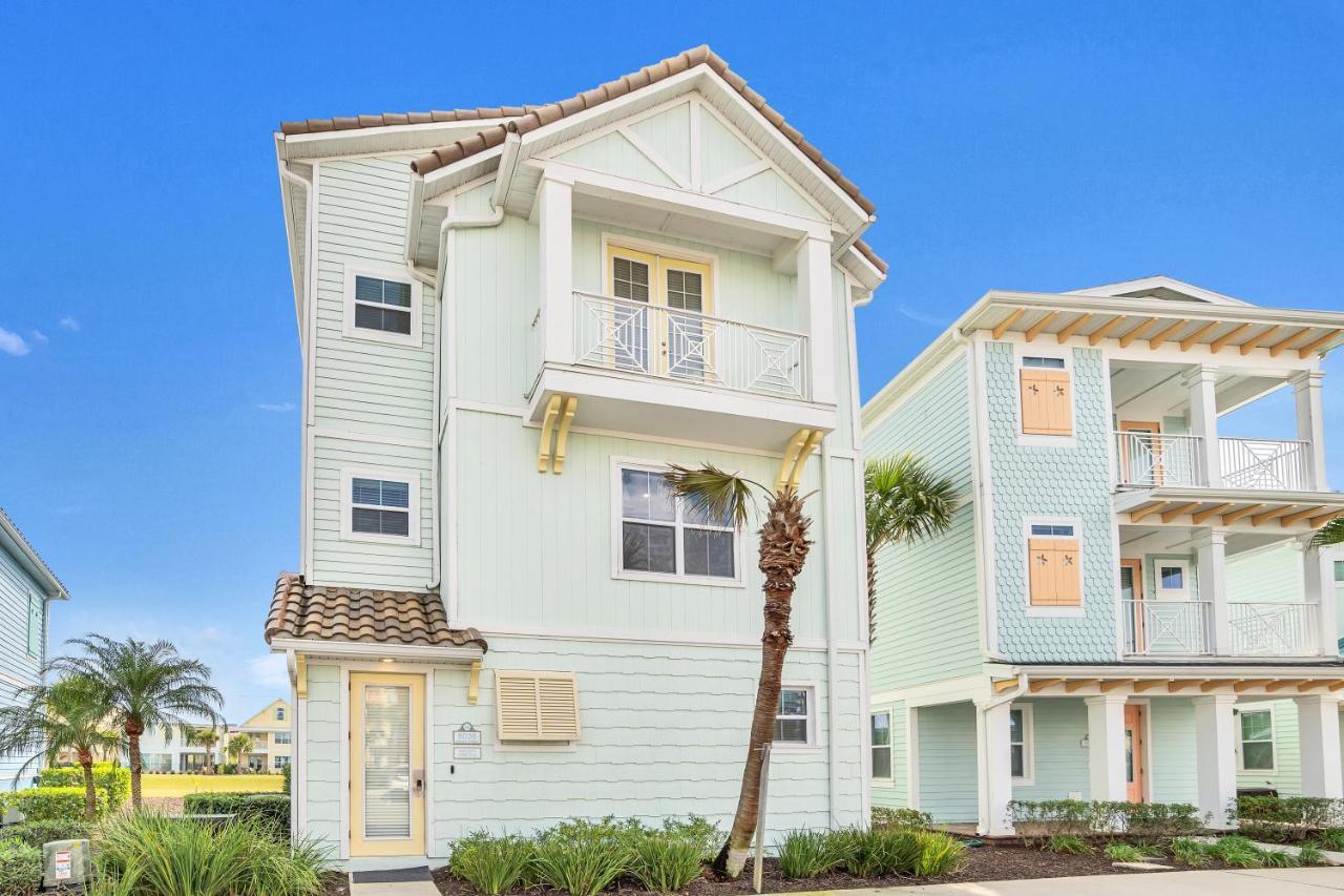 Villa 8036 Shaker Street *