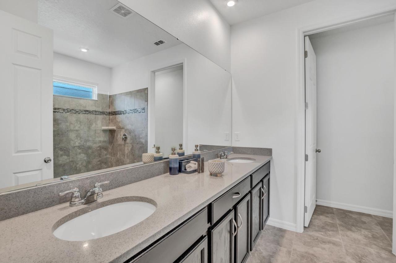 8916 Caroline Bay Court * Orlando