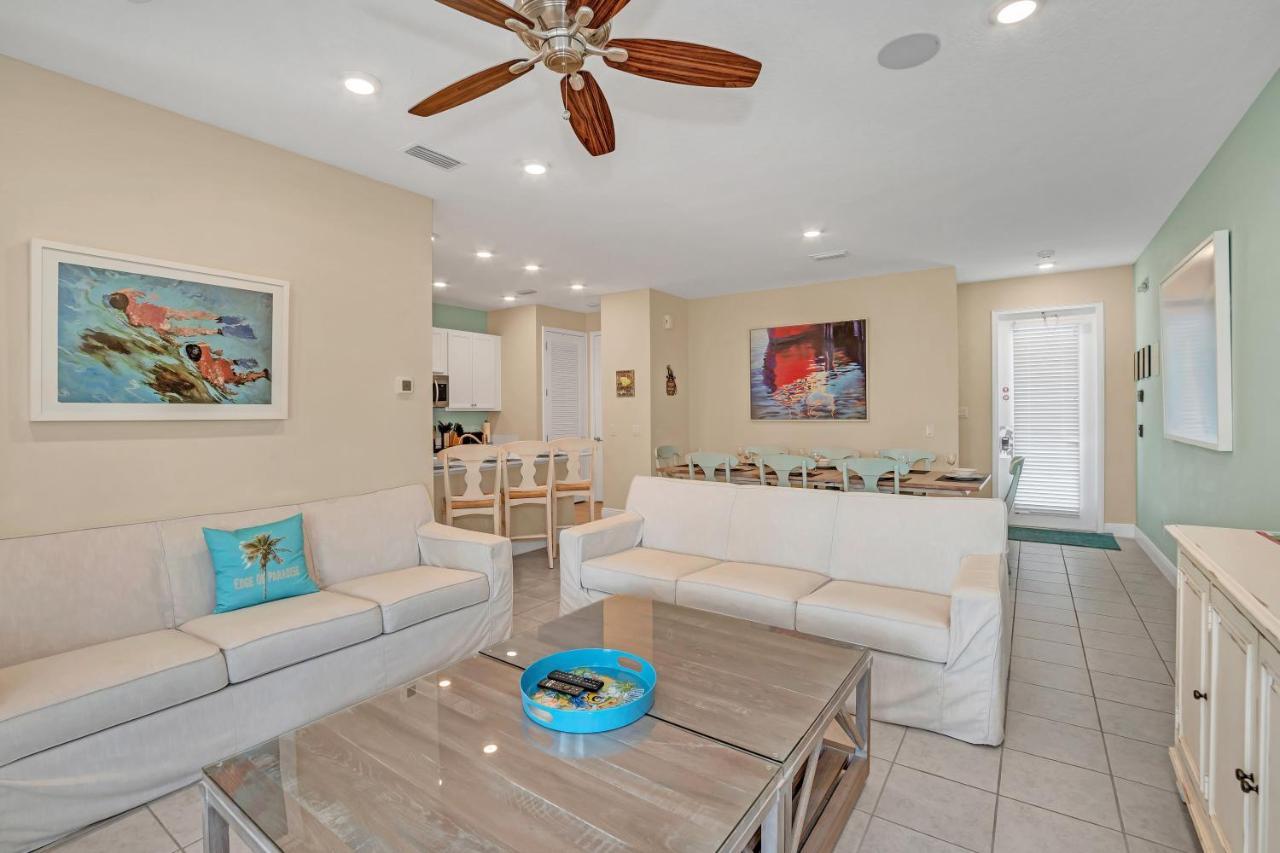 Villa 8036 Shaker Street