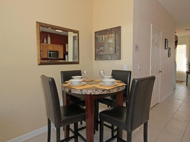 Sunny 3 Bedroom 3 Bath Townhome In Windsor Hills Holiday home