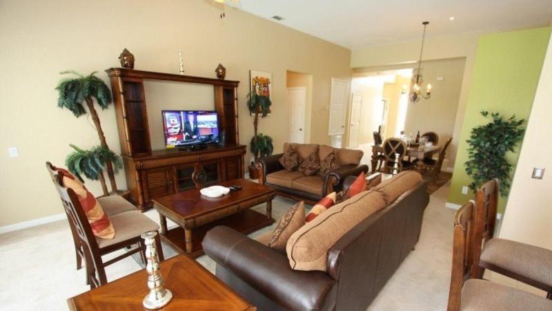 Awesome 5 Bedroom 5 Bath Pool In Windsor Hills Holiday home