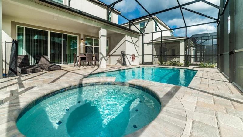 Modern Solara 4 Bedroom Pool Holiday home