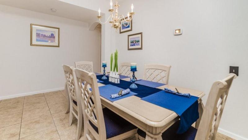 Holiday home Gorgeous 4 Bedroom 2 Bath Pool Close To *
