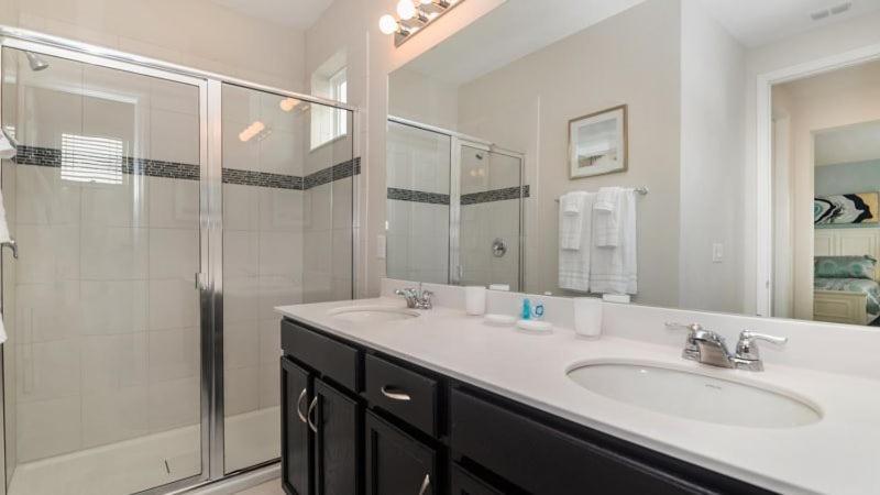 Modern Solara 4 Bedroom Pool *