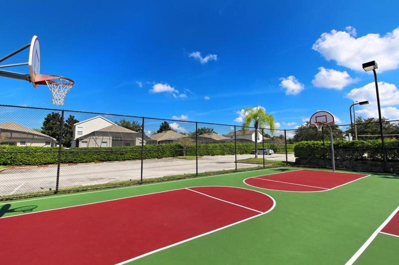 Gated 6 Bed 4 Bath With South Facing Pool Holiday home *