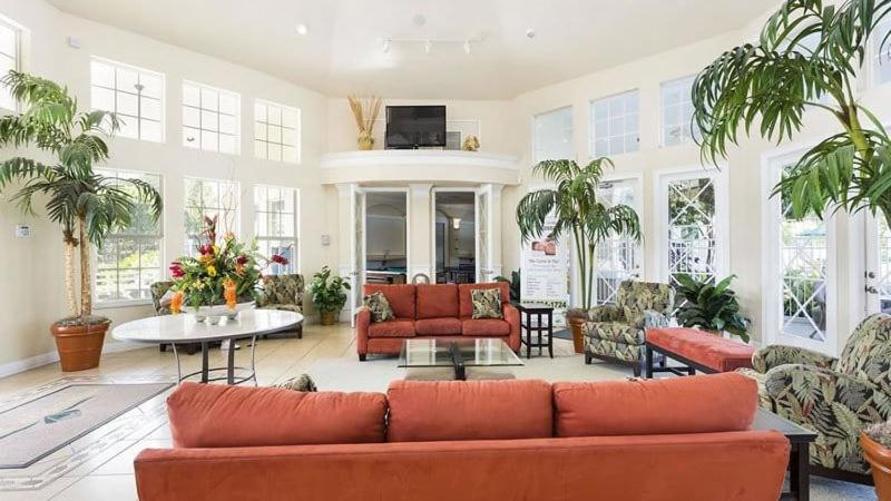 Gorgeous 4 Bedroom 2 Bath Pool Close To Holiday home
