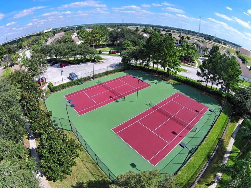 Elegant 4 Bedroom With South Facing Pool In Kissimmee Holiday home Orlando
