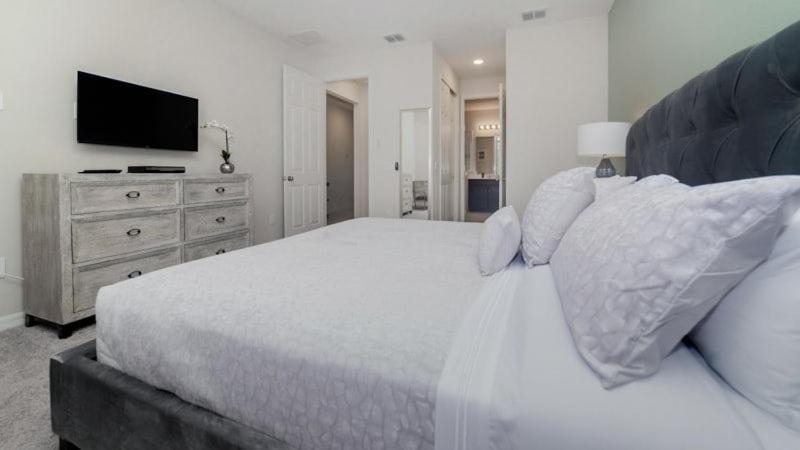 Gorgeous Solara 4 Bedroom Pool Holiday home