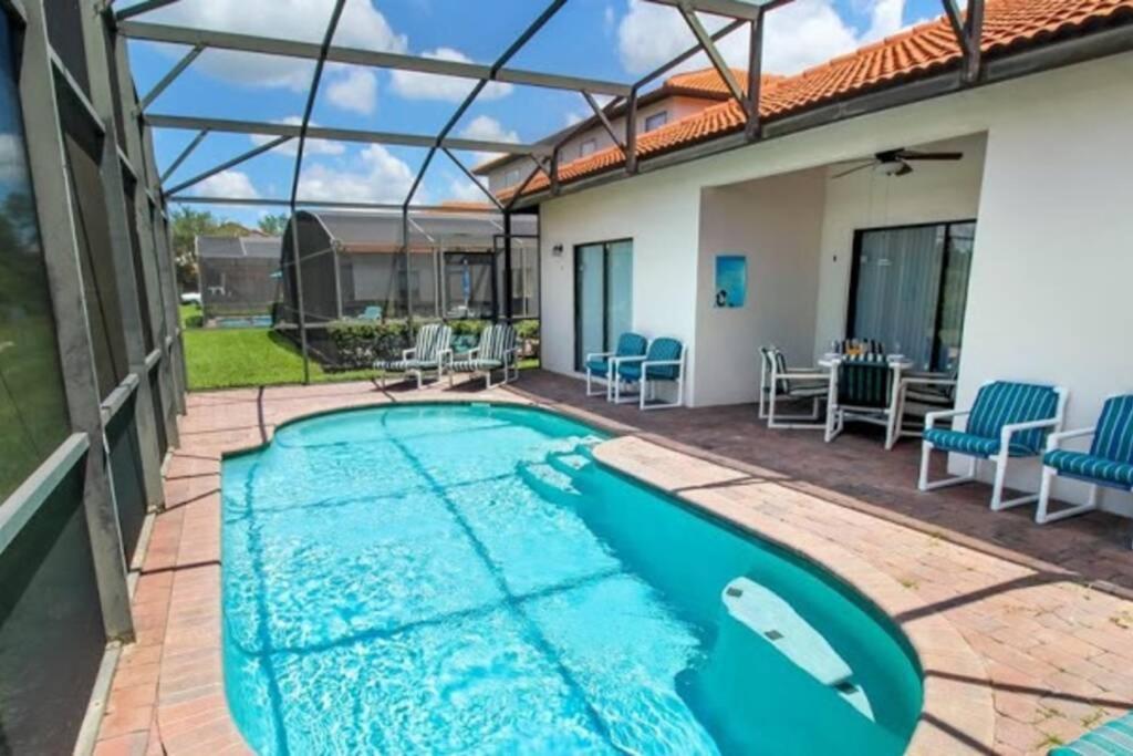 Serene 4-Bedroom Lakeview Retreat With South-Facing Pool & Sun-Drenched Outdoor Living Holiday home *
