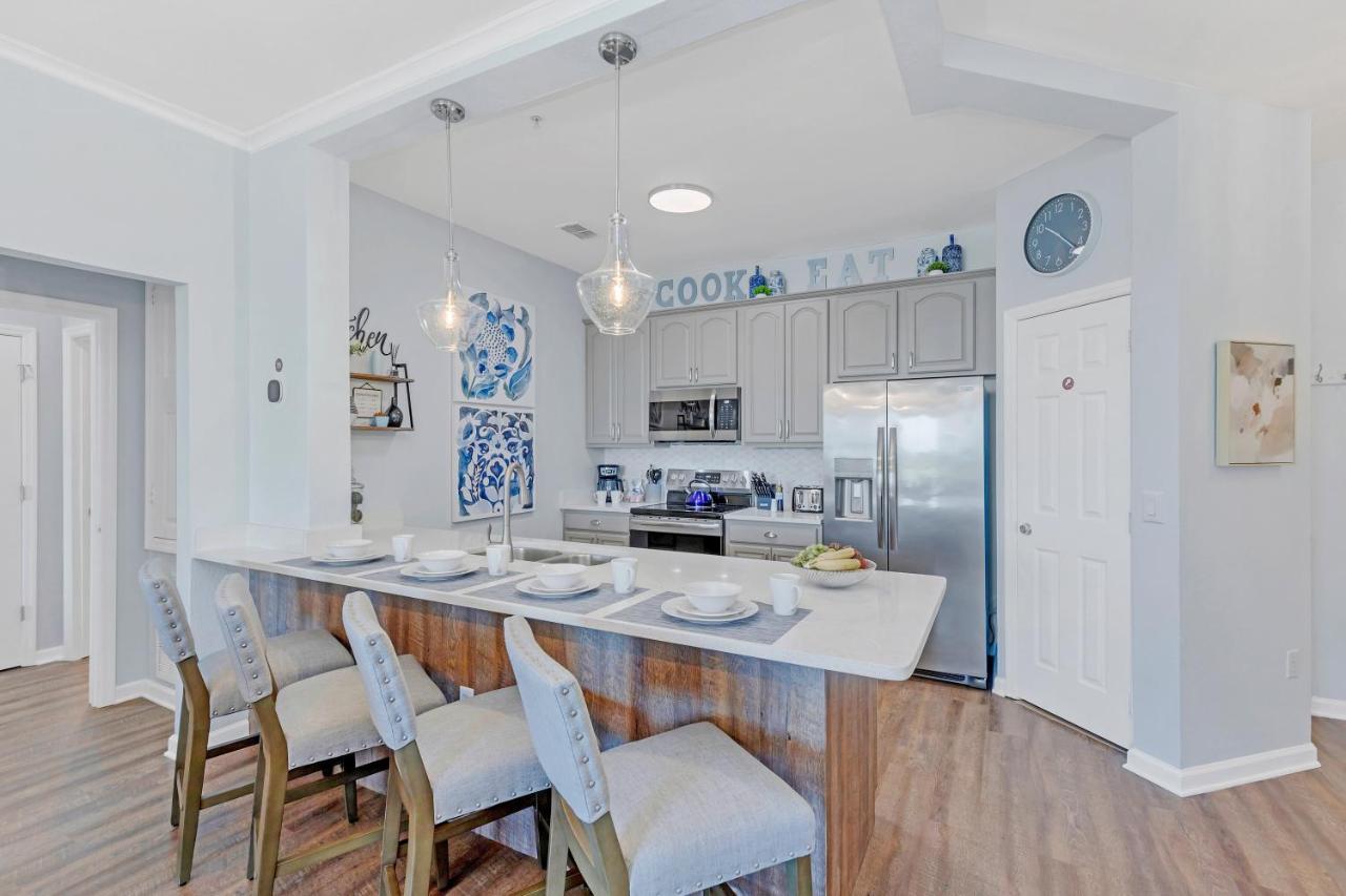 Floor With View Of Lake, Pool And Fireworks! Next To Convention Center! Apartment *