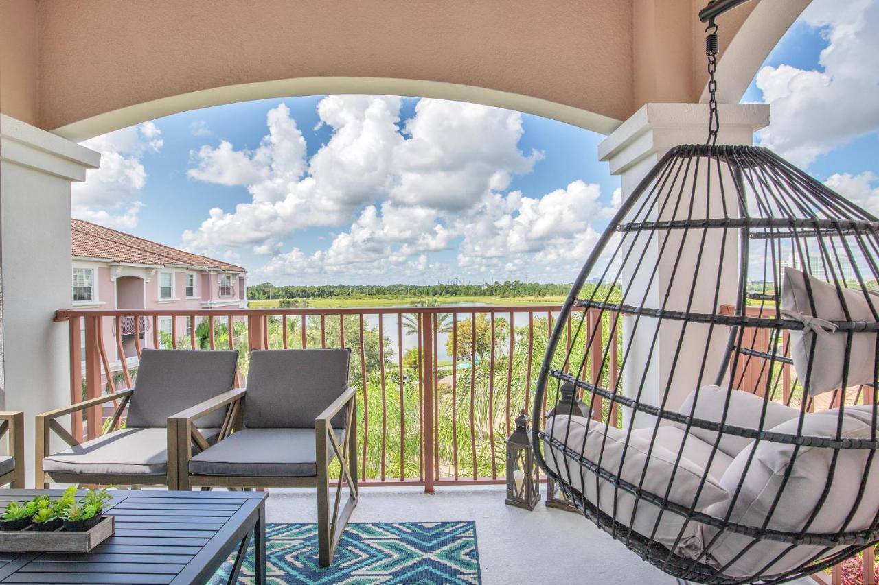 Apartment Floor With View Of Lake, Pool And Fireworks! Next To Convention Center! Orlando