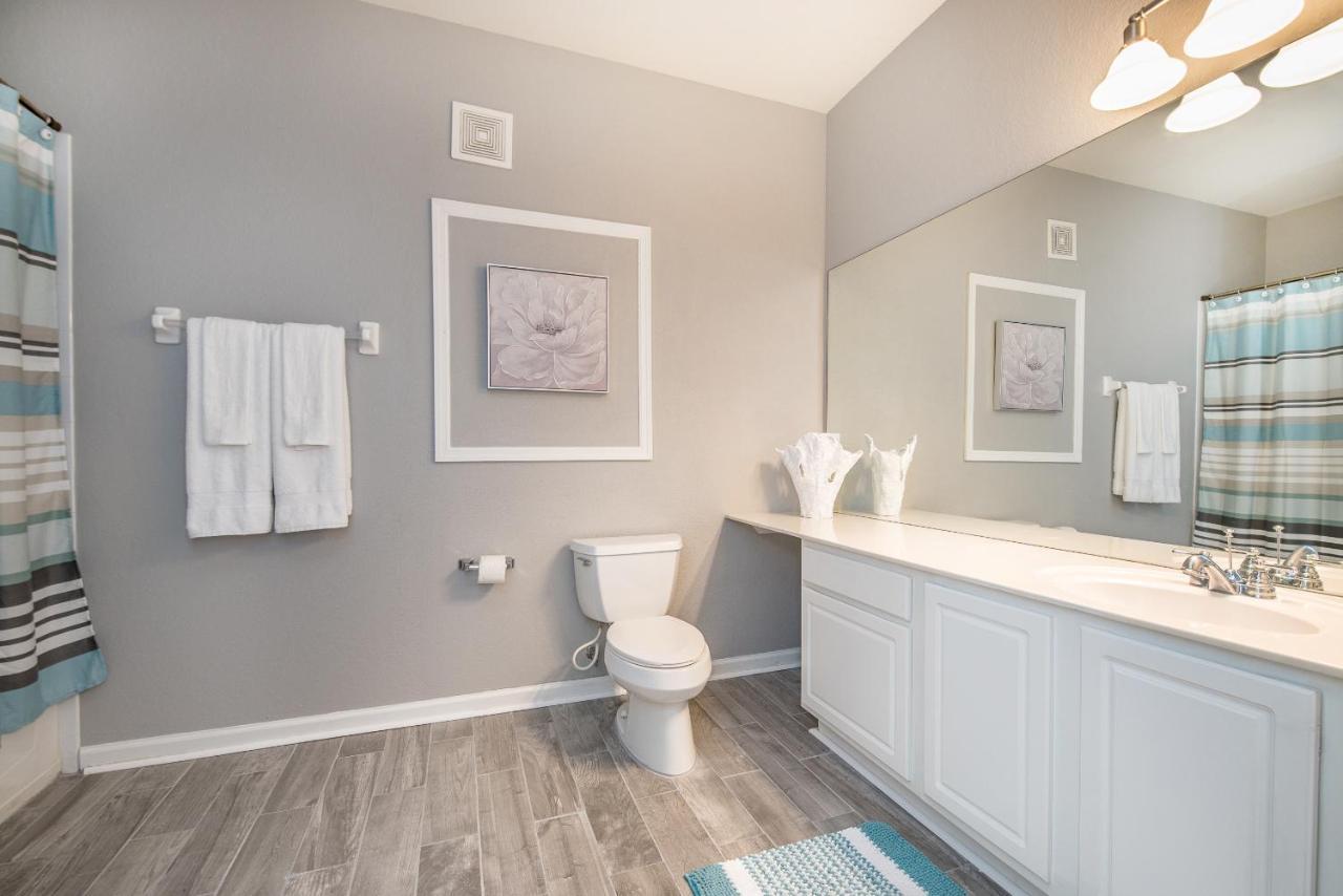 Apartment Luxury Pet Friendly Condo, Near Clubhouse & Pool *