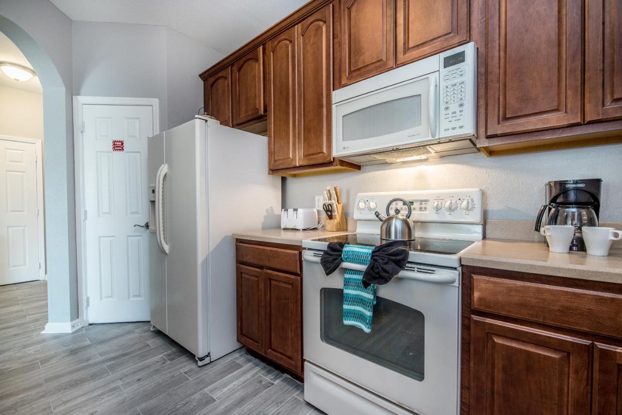 Apartment Luxury Pet Friendly Condo, Near Clubhouse & Pool *