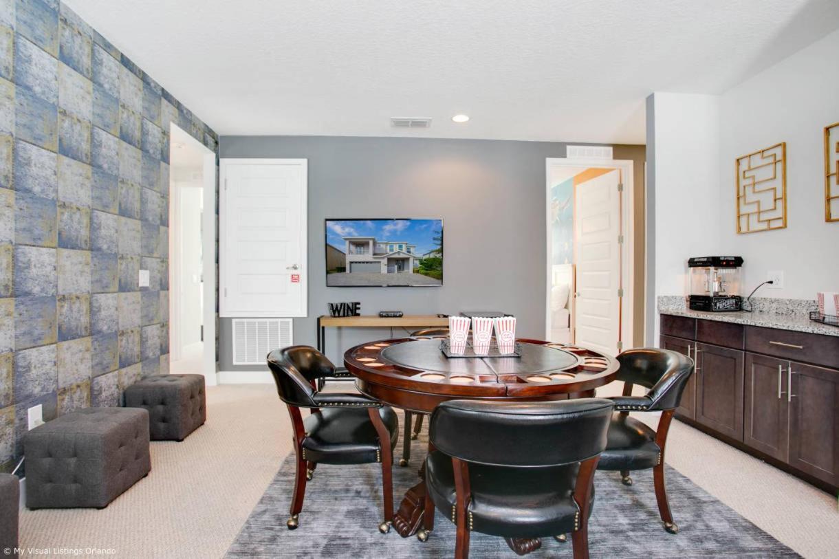 Holiday home Stylish Family Private Pool/spa 10min Disneyworld Sleeps 22