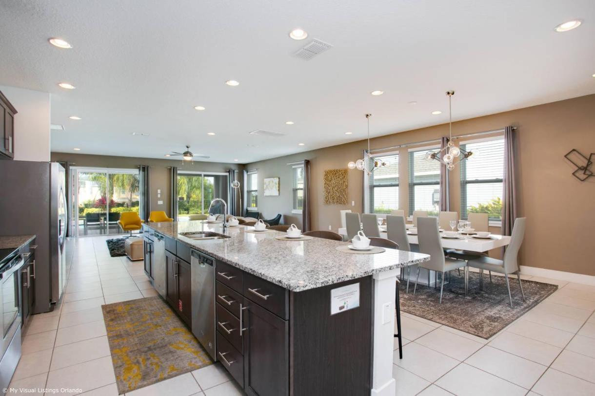 Holiday home Stylish Family Private Pool/spa 10min Disneyworld Sleeps 22
