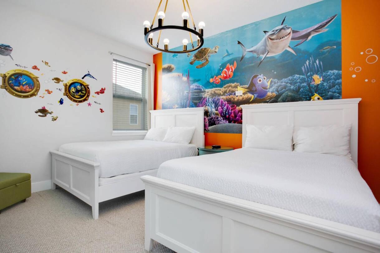 Stylish Family Private Pool/spa 10min Disneyworld Sleeps 22