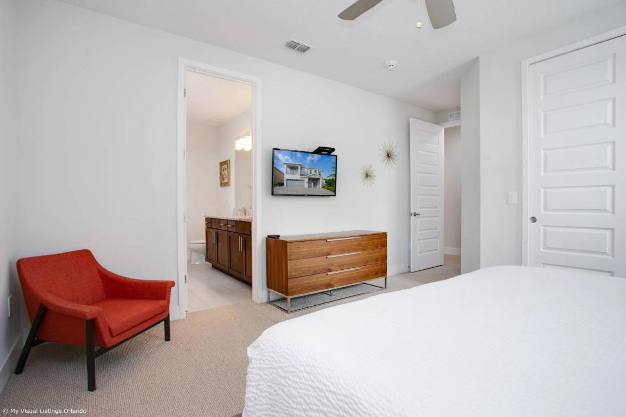 Holiday home Stylish Family Private Pool/spa 10min Disneyworld Sleeps 22