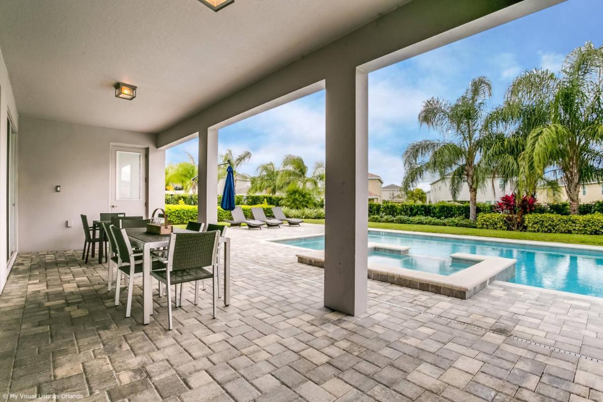 Stylish Family Private Pool/spa 10min Disneyworld Sleeps 22 Holiday home