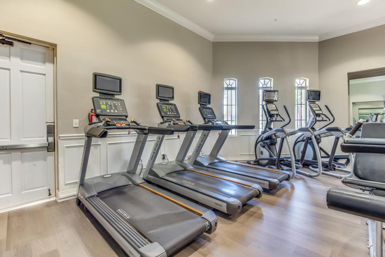 Luxury Pet Friendly Condo, Near Clubhouse & Pool *