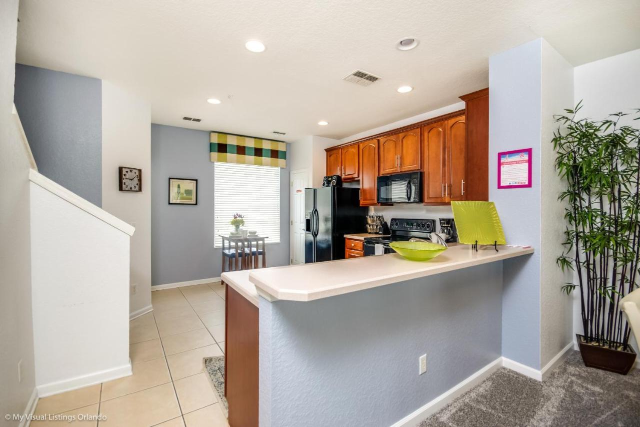 Elegant 3-story Townhome W Garage *