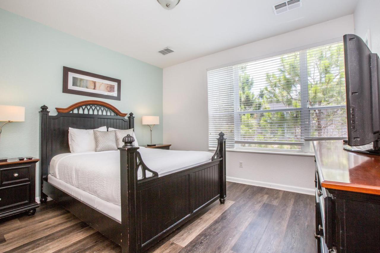 Beautiful 3-story Vista Cay Townhome Near