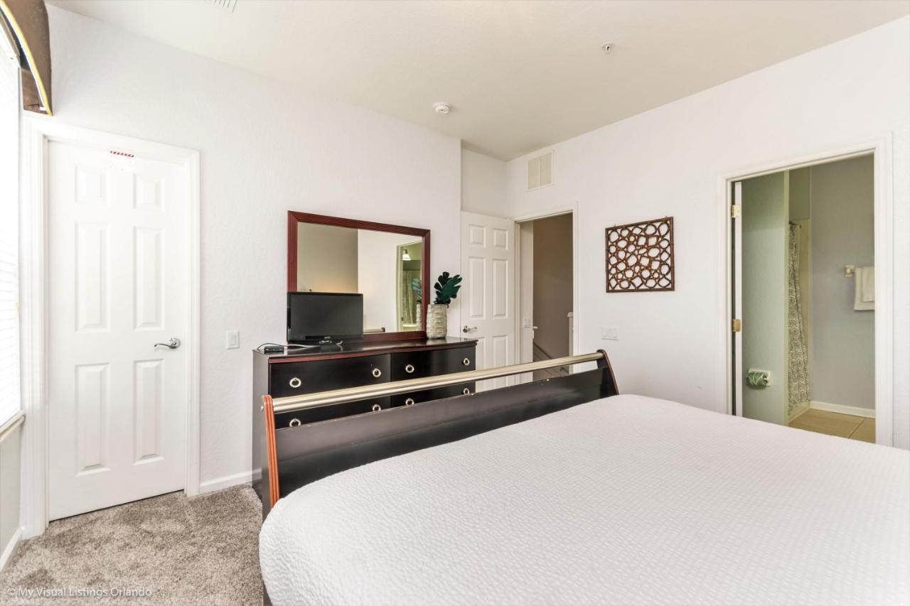 Elegant 3-story Townhome W Garage *