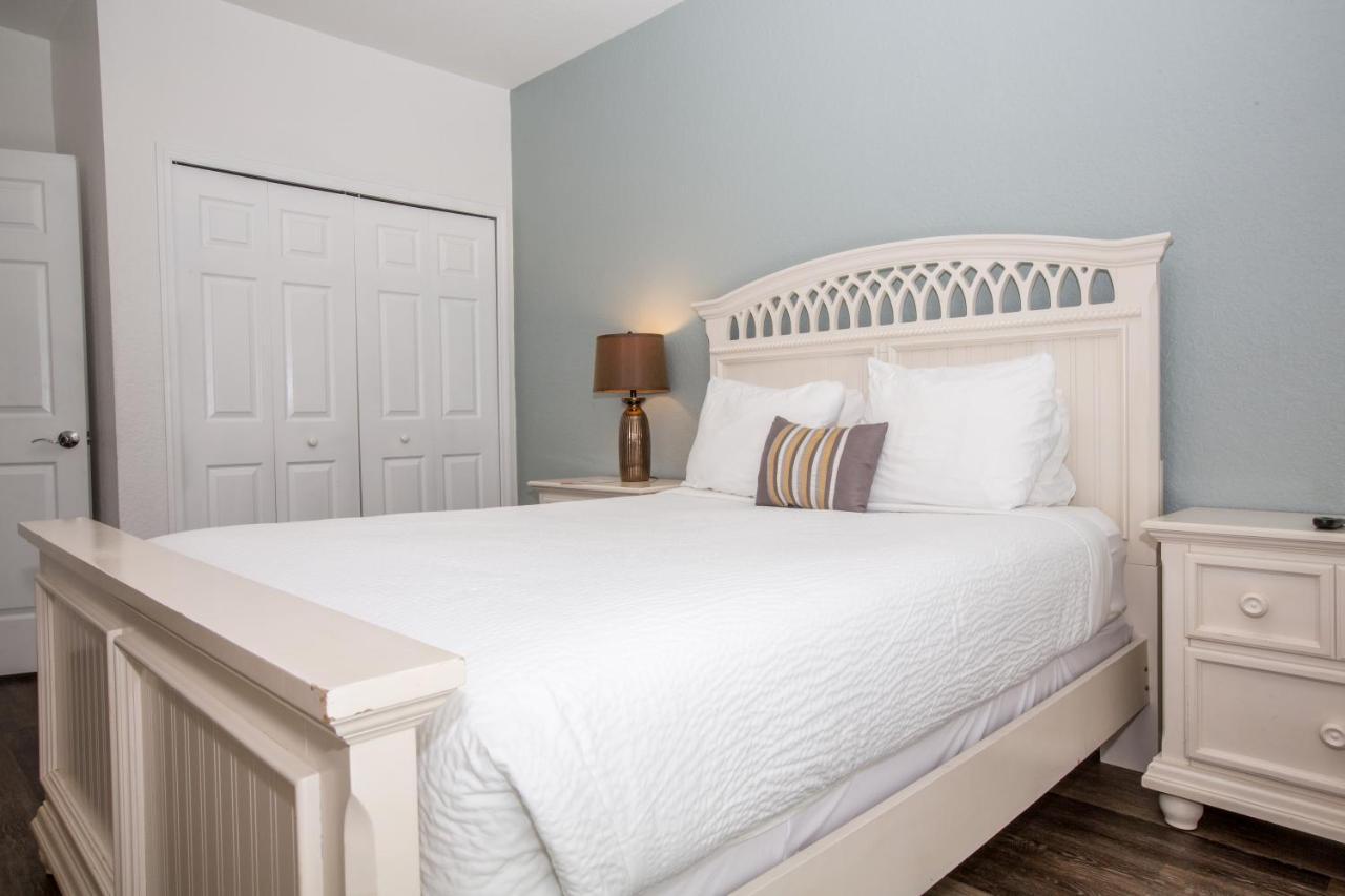 Beautiful 3-story Vista Cay Townhome Near Holiday home *