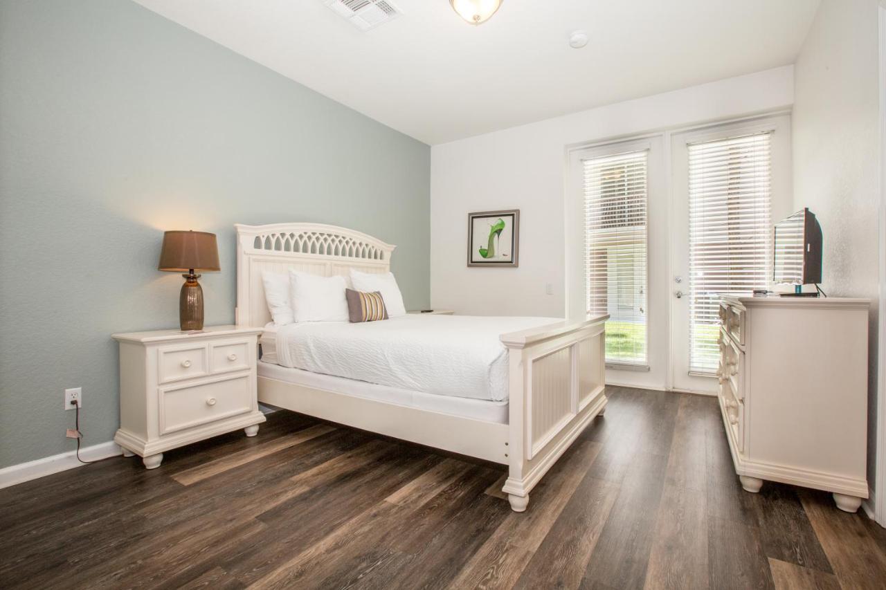 Holiday home Beautiful 3-story Vista Cay Townhome Near