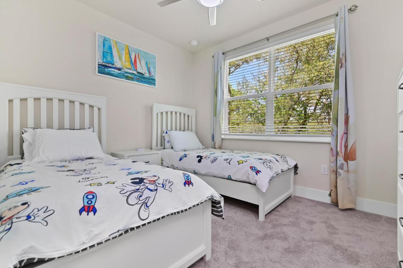 New Spacious & Tranquil Townhouse Near - 4br, 3fb, And Pool *