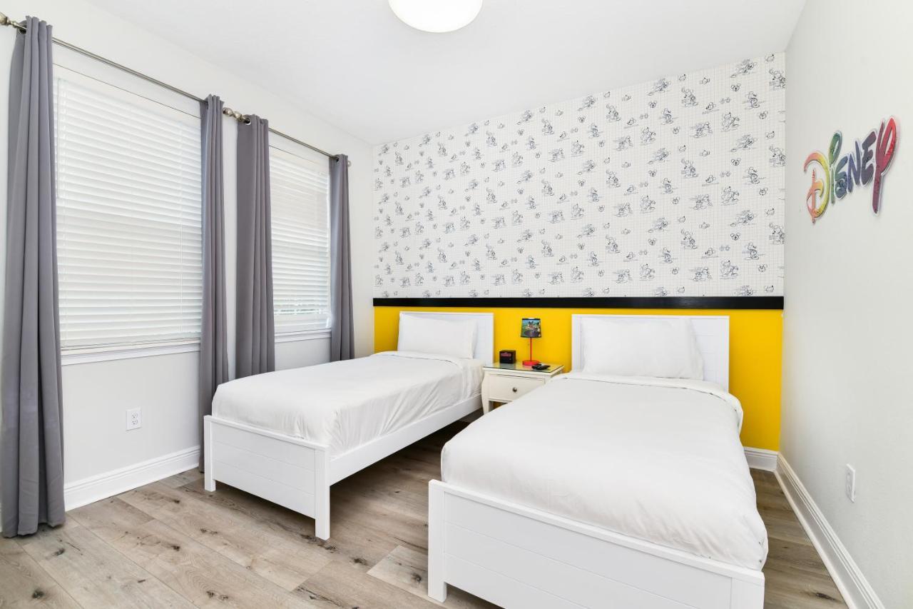 Chic Near By Rentyl With Private Pool & Amenities - 270c Holiday home *