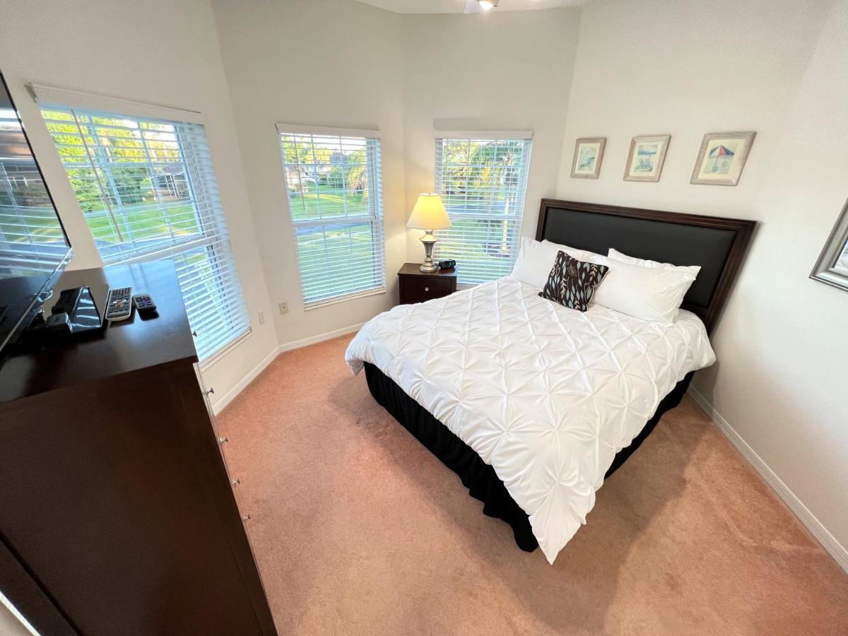 Mickey's Lakefront Retreat: Disney-close Luxury With Pool & Hot Tub Holiday home Orlando