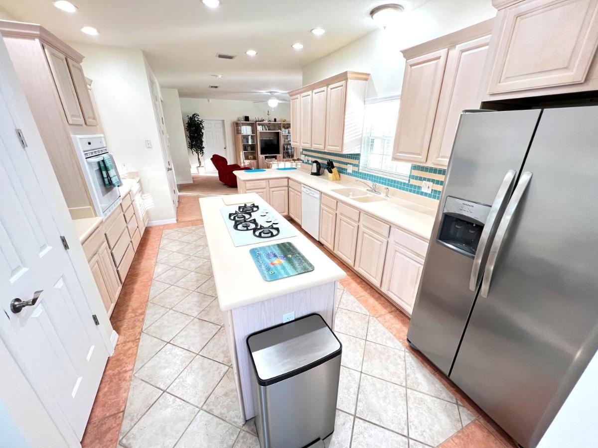 Mickey's Lakefront Retreat: Disney-close Luxury With Pool & Hot Tub Holiday home Orlando