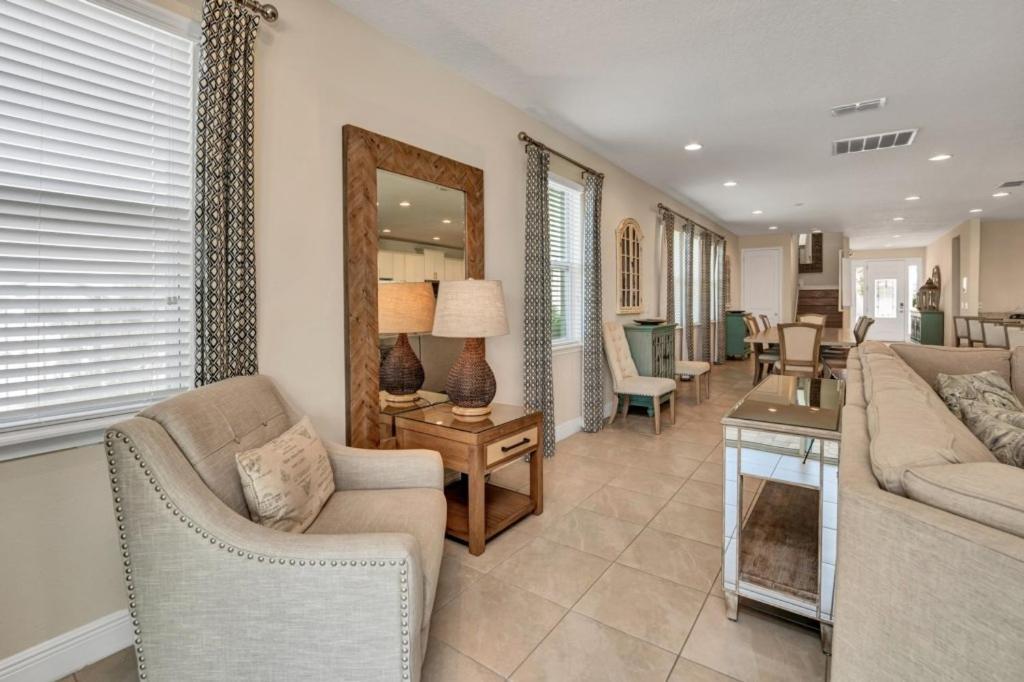 Villa Reunion Golf 8 Bed 8 Bath Amazing Pool *