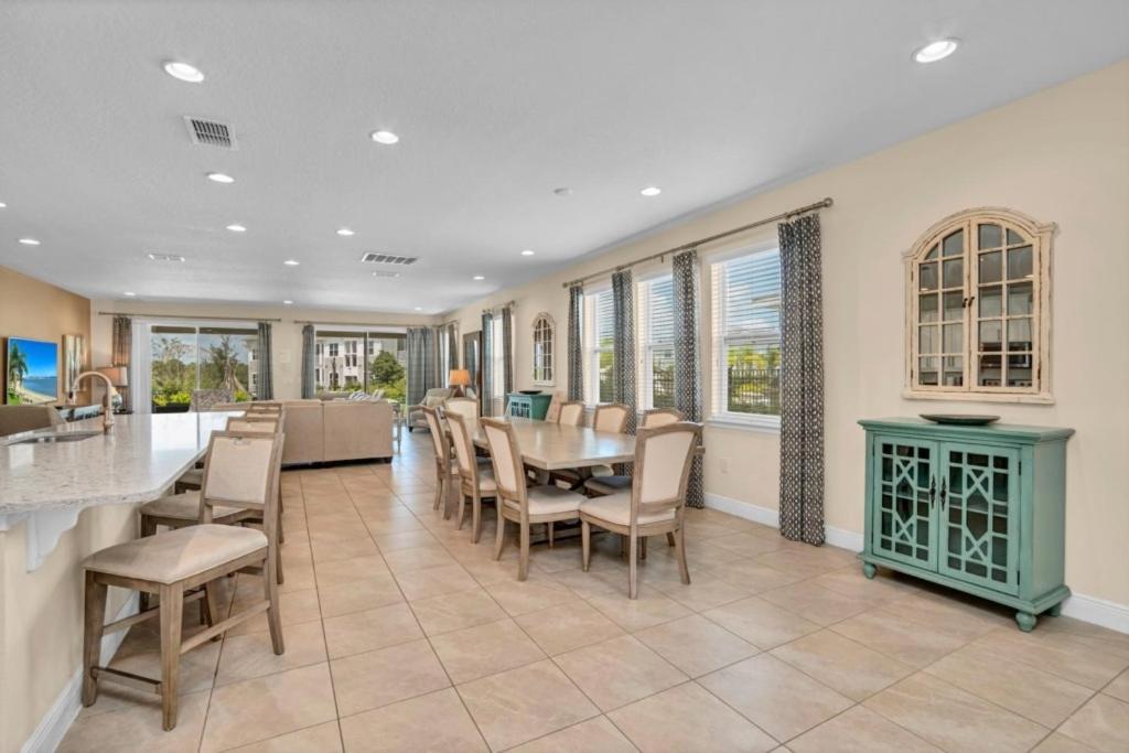 Villa Reunion Golf 8 Bed 8 Bath Amazing Pool *