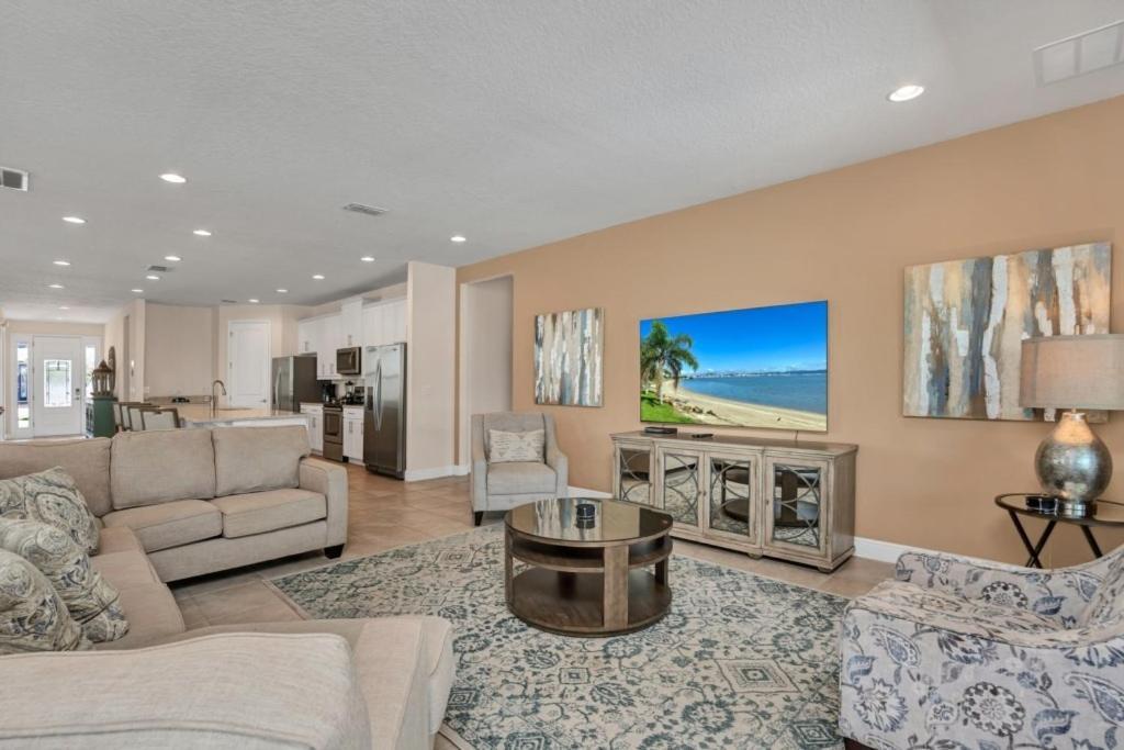 Reunion Golf 8 Bed 8 Bath Amazing Pool Villa