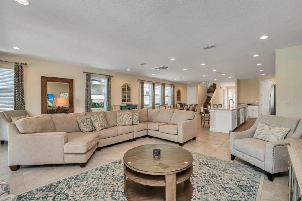 Villa Reunion Golf 8 Bed 8 Bath Amazing Pool