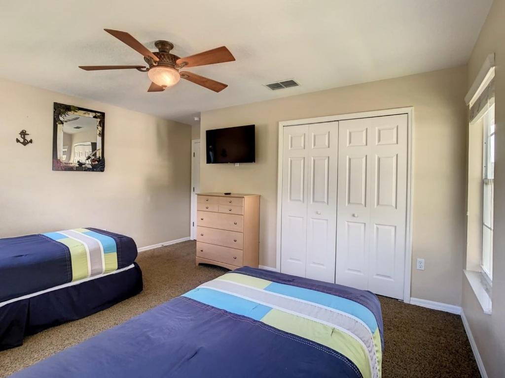 Fantastic 7 Bed 6 Bath In Prestigious Gated Comm,