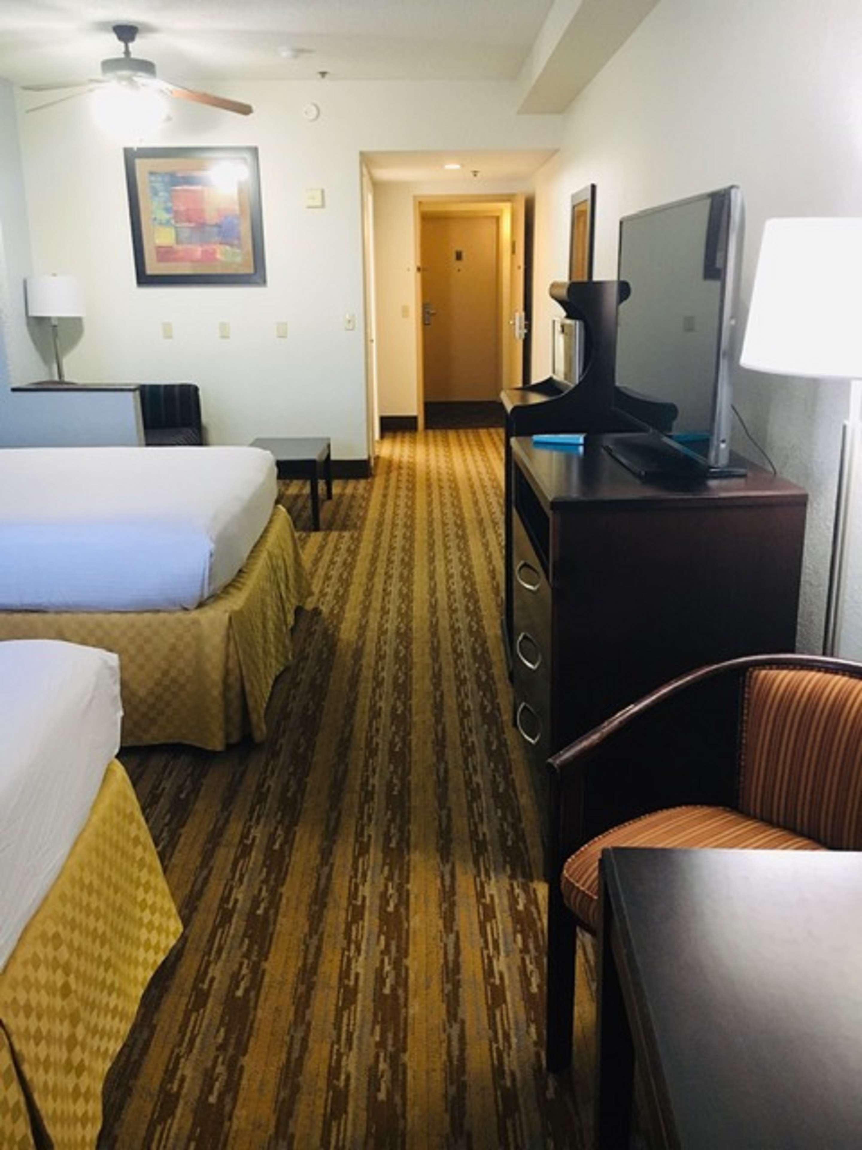 Hotel Western Universal - Newly Renovated!
