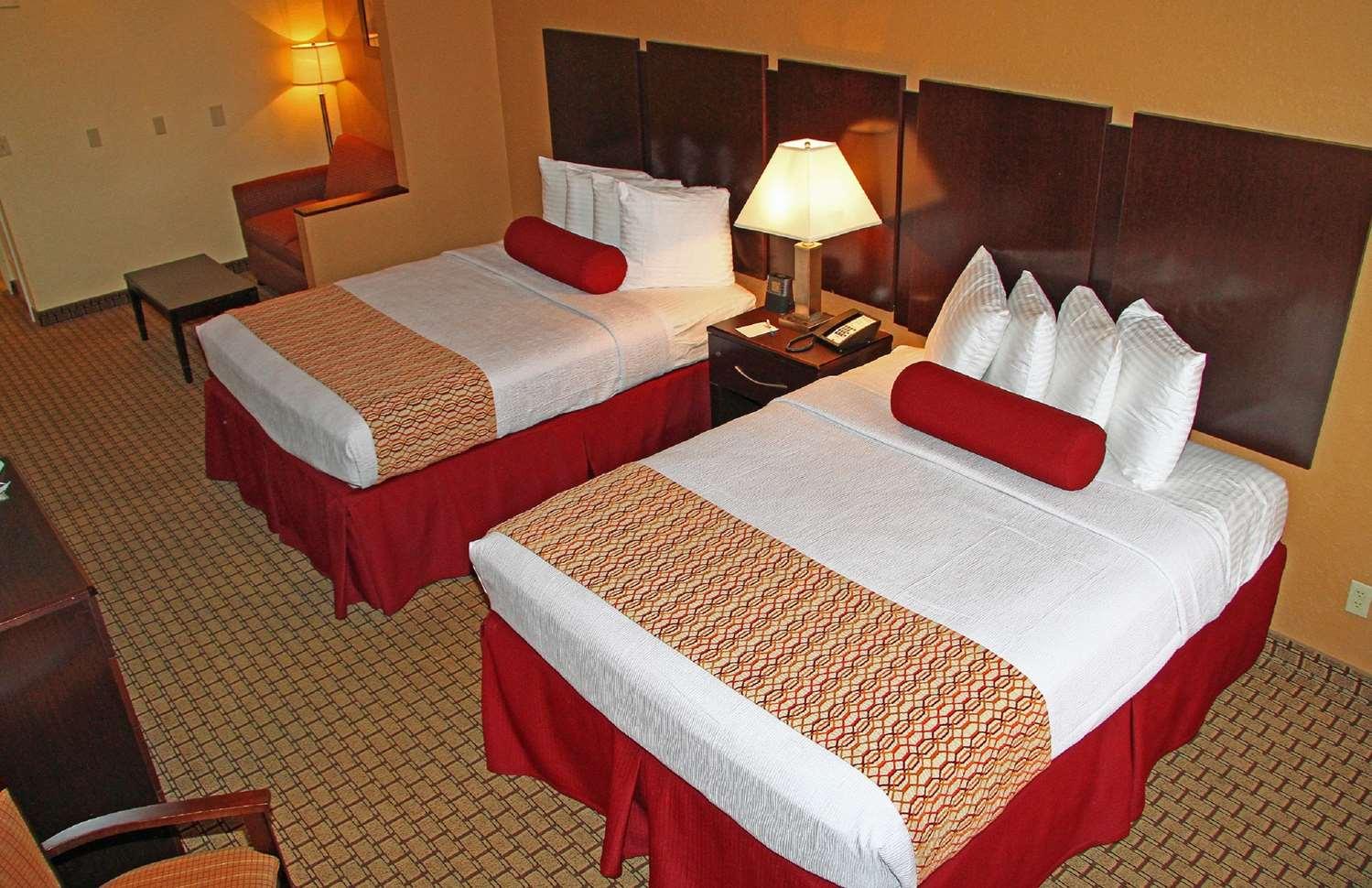 Hotel Western Universal - Newly Renovated! 3*