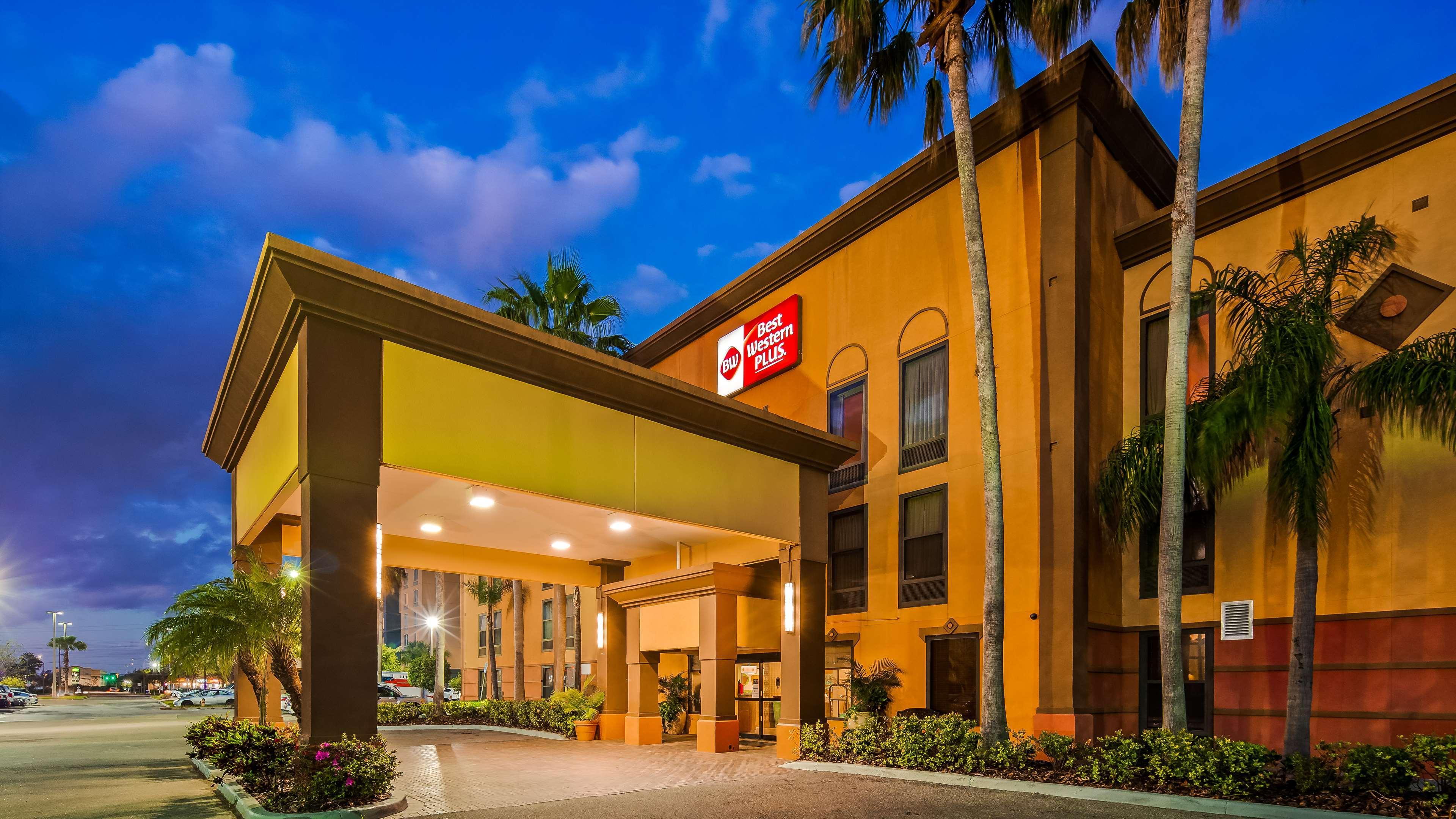 Hotel Western Universal - Newly Renovated!