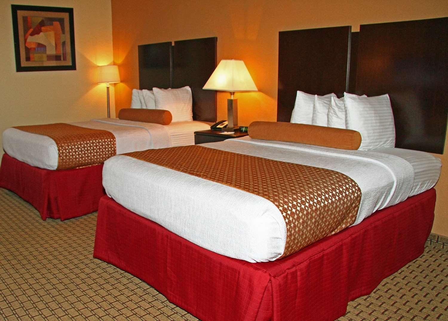 Western Universal - Newly Renovated! 3*