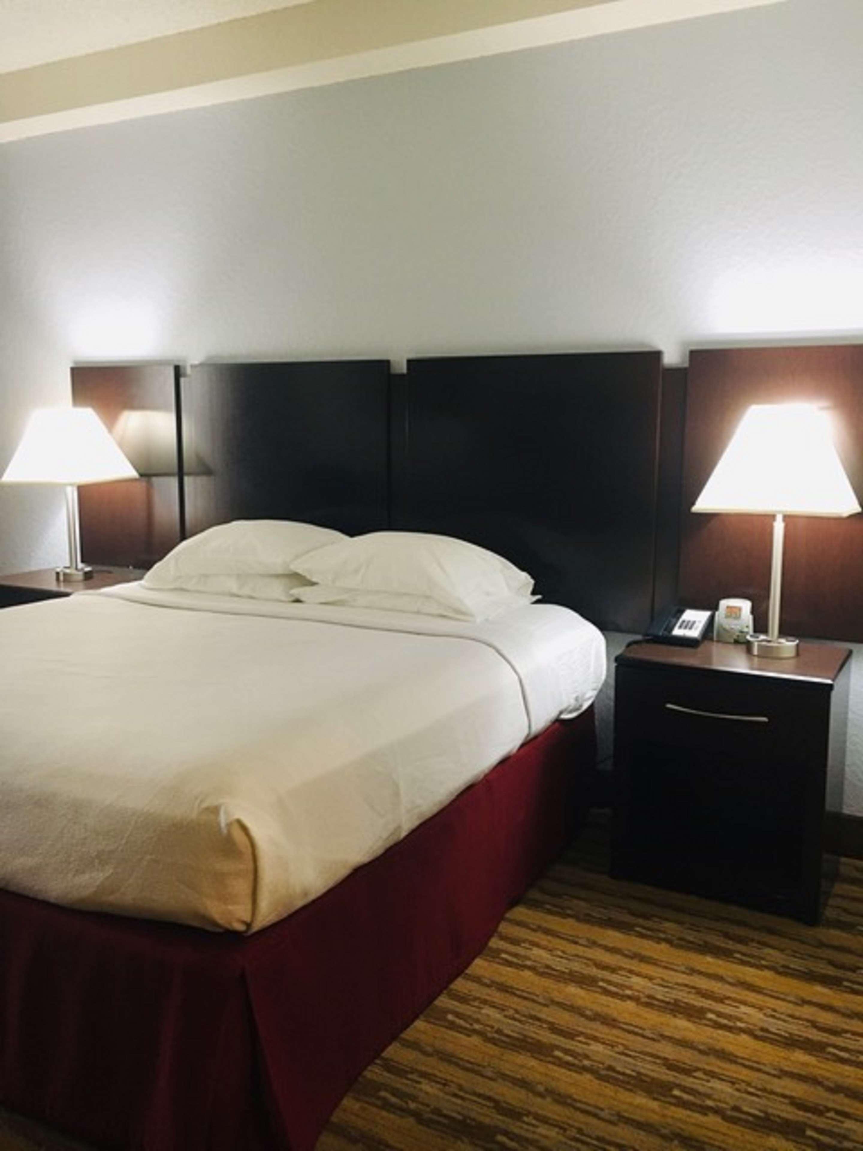 Western Universal - Newly Renovated! Hotel
