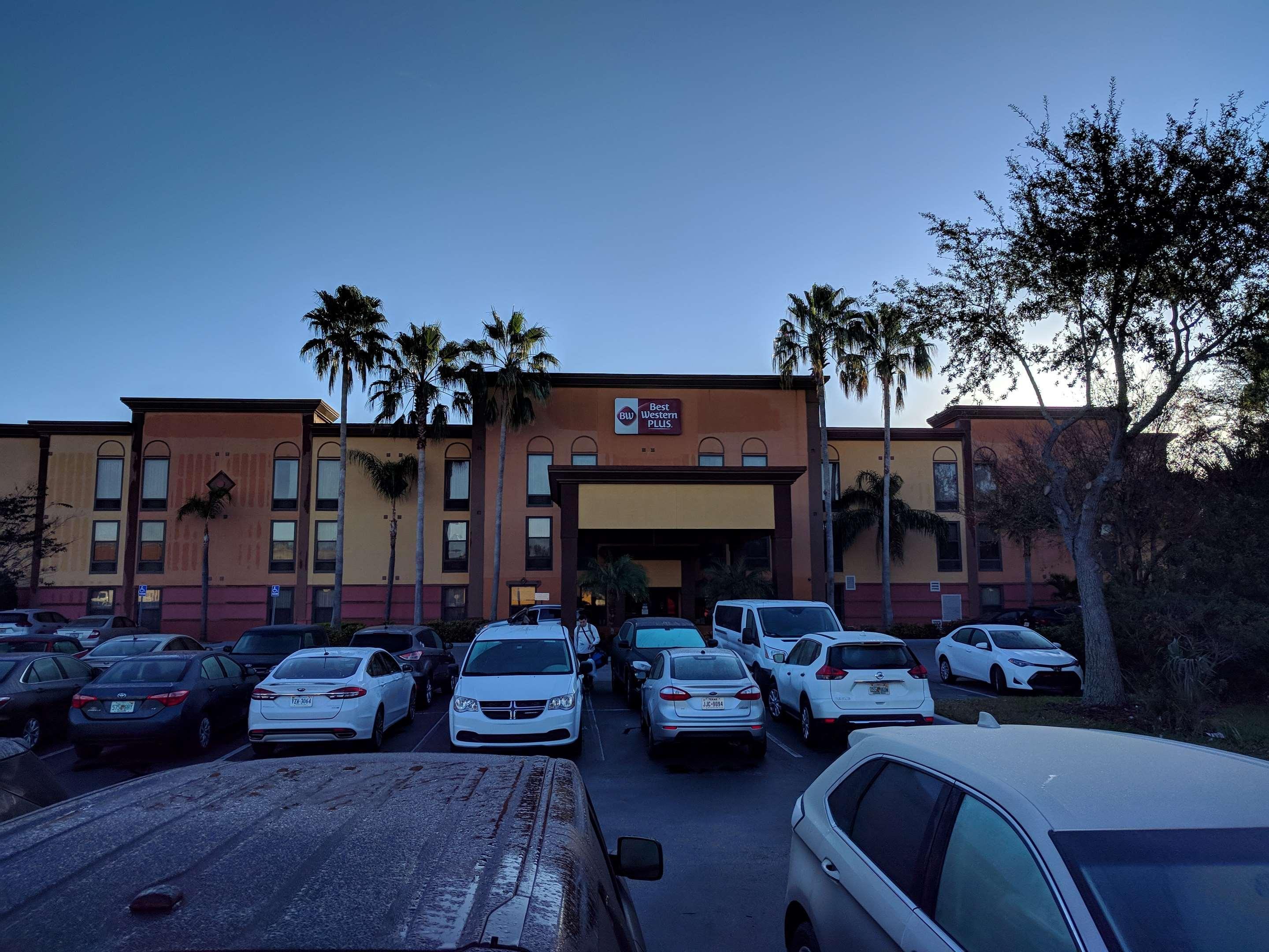 Hotel Western Universal - Newly Renovated!