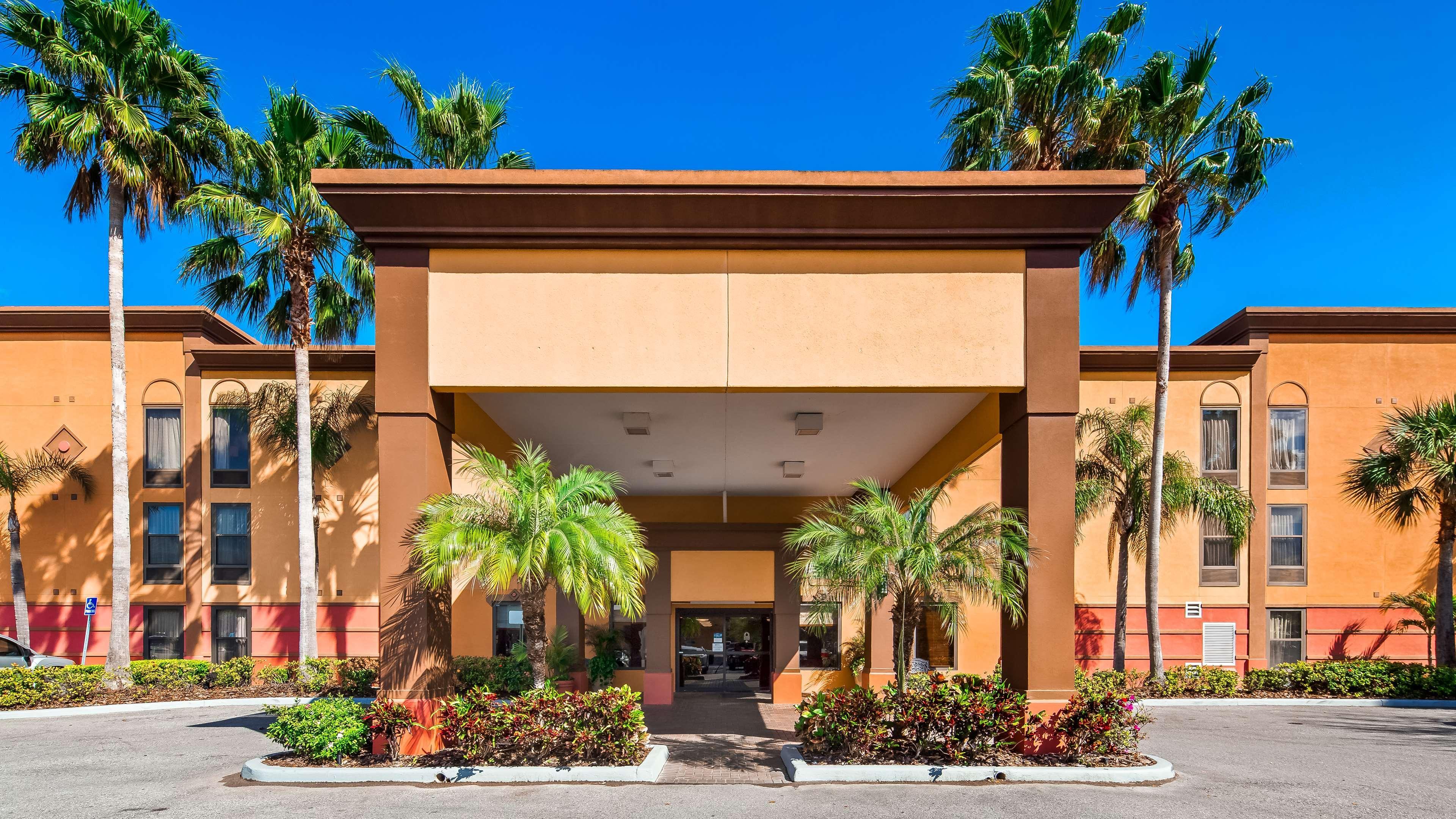 Western Universal - Newly Renovated! 3*