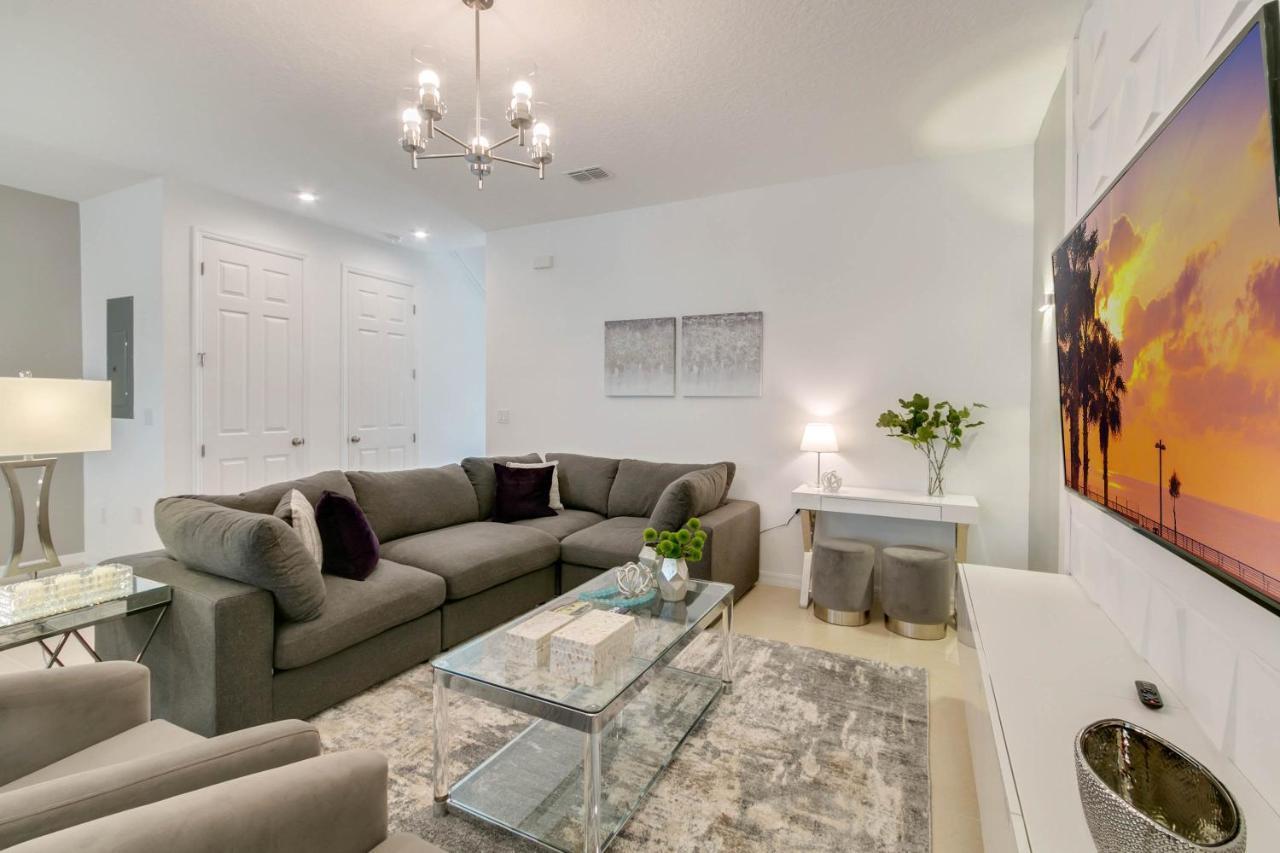4 Bedrooms - 4,5 Bathrooms - Solara 8964 Ad *