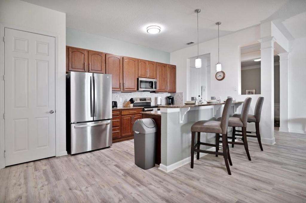 Apartment 3 Bed Penthouse Near Convention Center! *