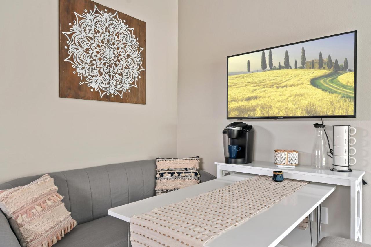 Villa 5bd 4bath Villa, Amazing Outdoor Space, Pet Friendly *