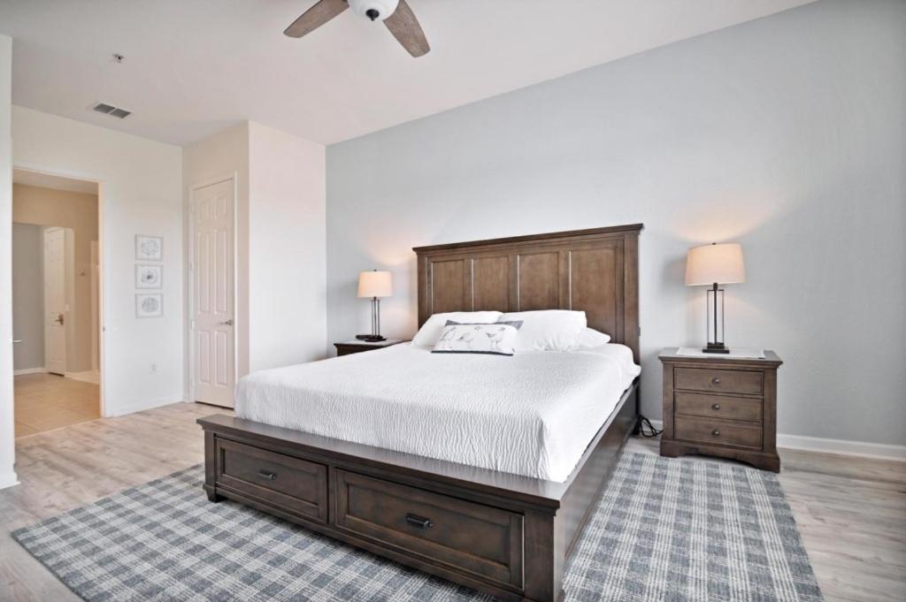 3 Bed Penthouse Near Convention Center!