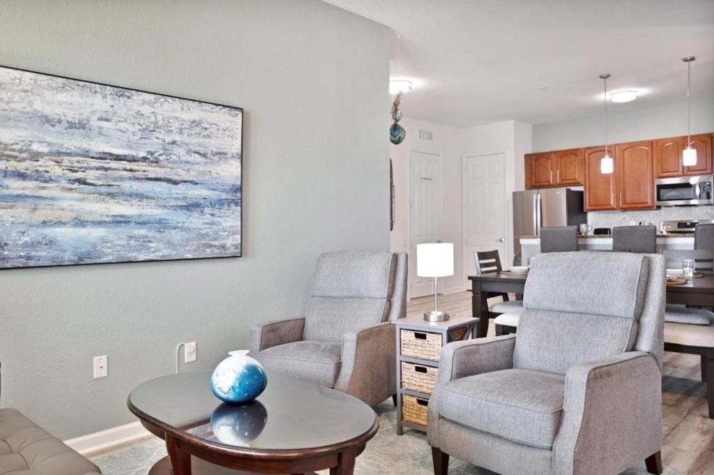 3 Bed Penthouse Near Convention Center! *